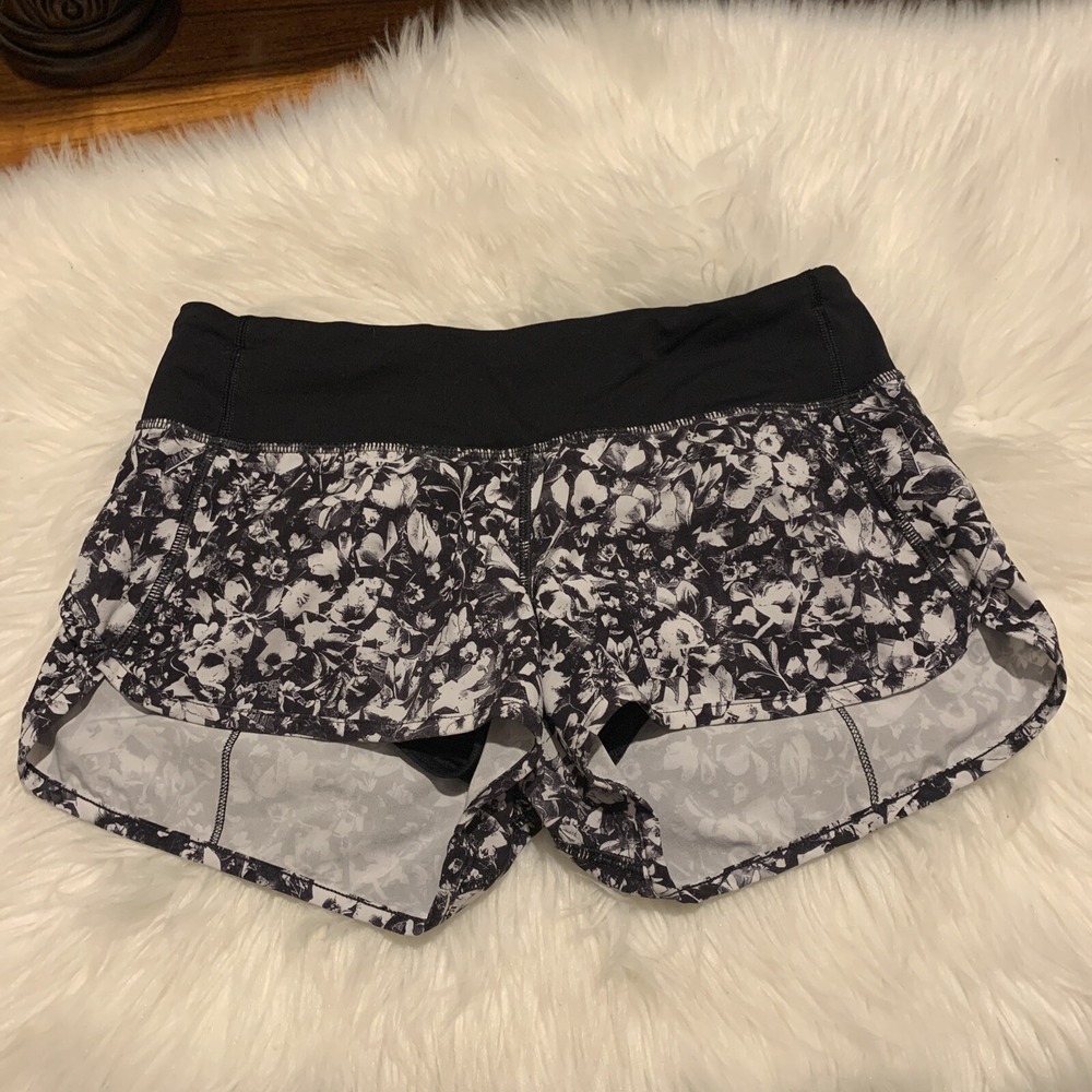 Lululemon Speed Shorts Women's Size 4 Stretch Black & White Floral Pattern